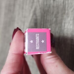 Jeffree Star Velour Liquid Lipstick Reastraints